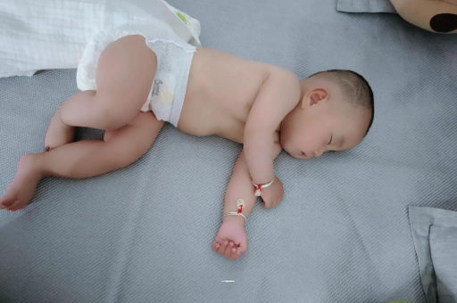 大连几个月宝宝会抬头